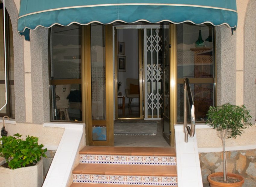 Resale - Villa - Torrevieia - Torrevieja