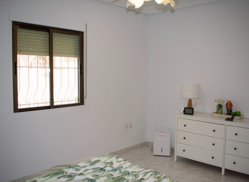 Resale - Villa - Torrevieia - Torrevieja