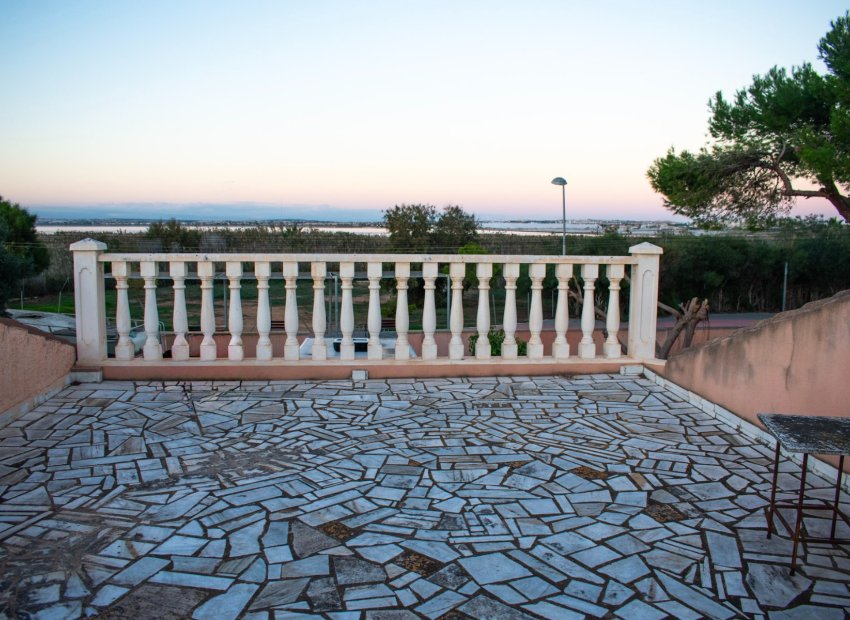 Resale - Villa - Torrevieia - Torrevieja
