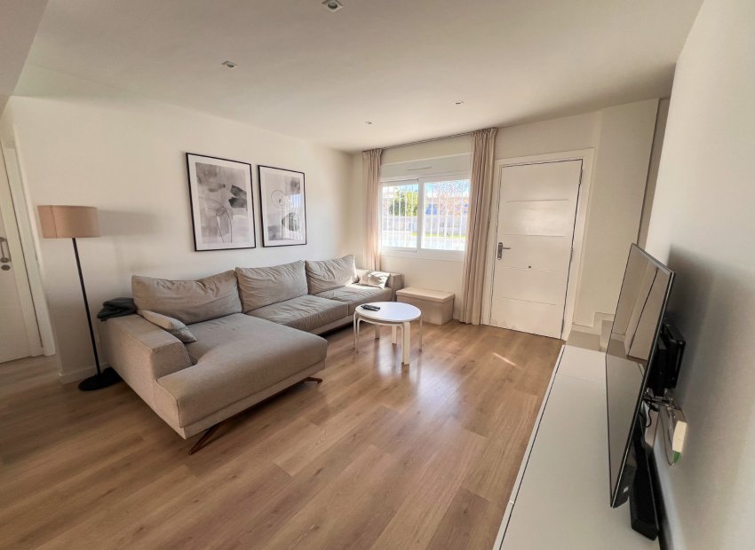 Resale - Villa - Torrevieia - Torrevieja