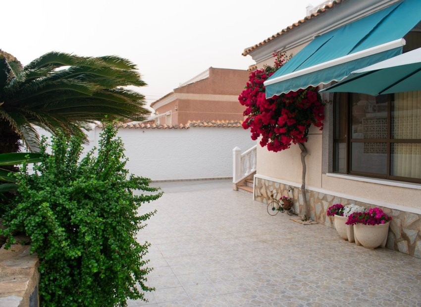 Resale - Villa - Torrevieia - Torrevieja