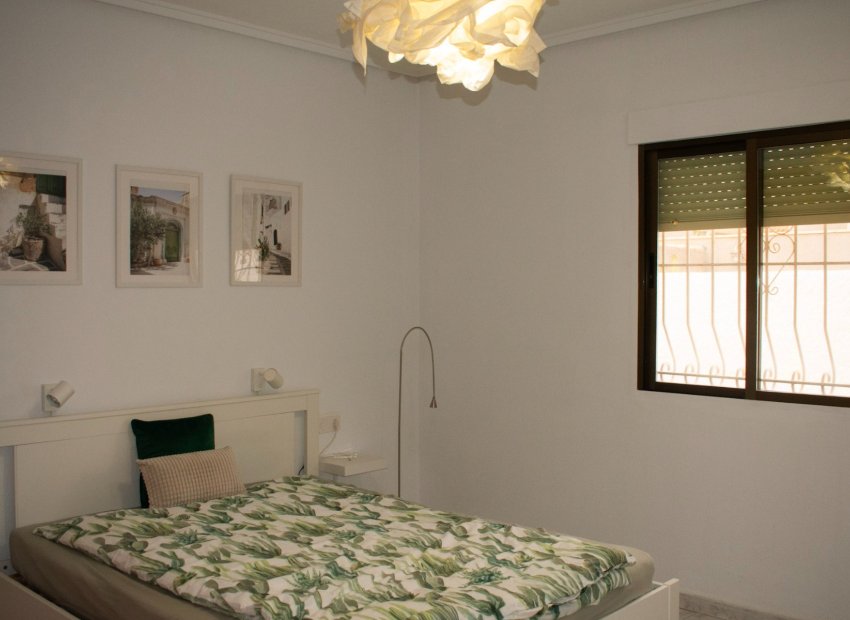 Resale - Villa - Torrevieia - Torrevieja