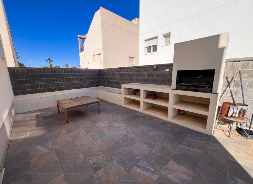 Resale - Villa - Torrevieia - Torrevieja