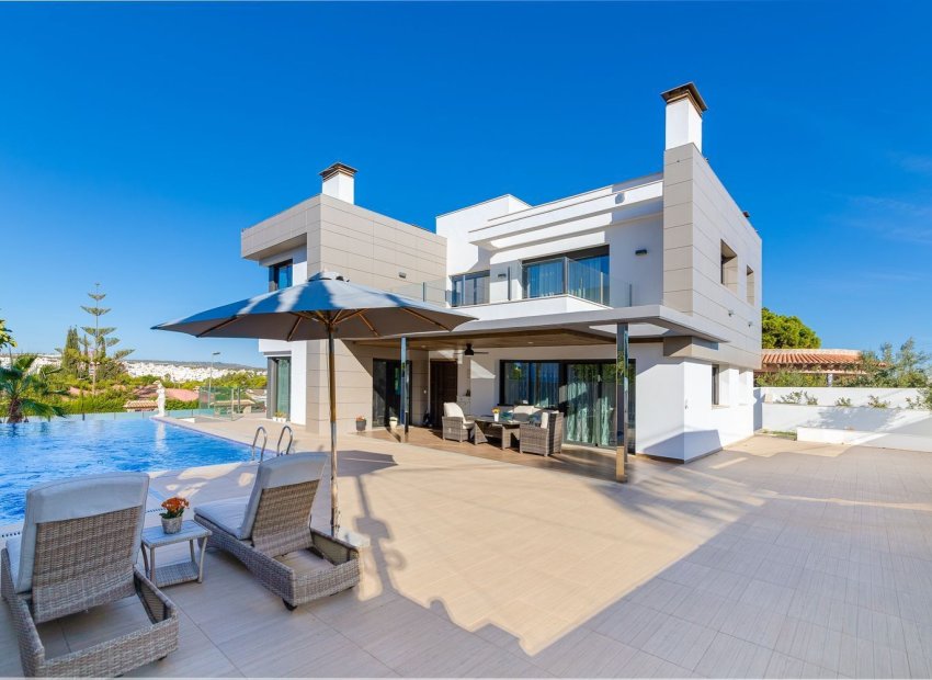 Resale - Villa - Torrevieia - Torrevieja