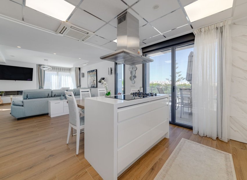 Resale - Villa - Torrevieia - Torrevieja