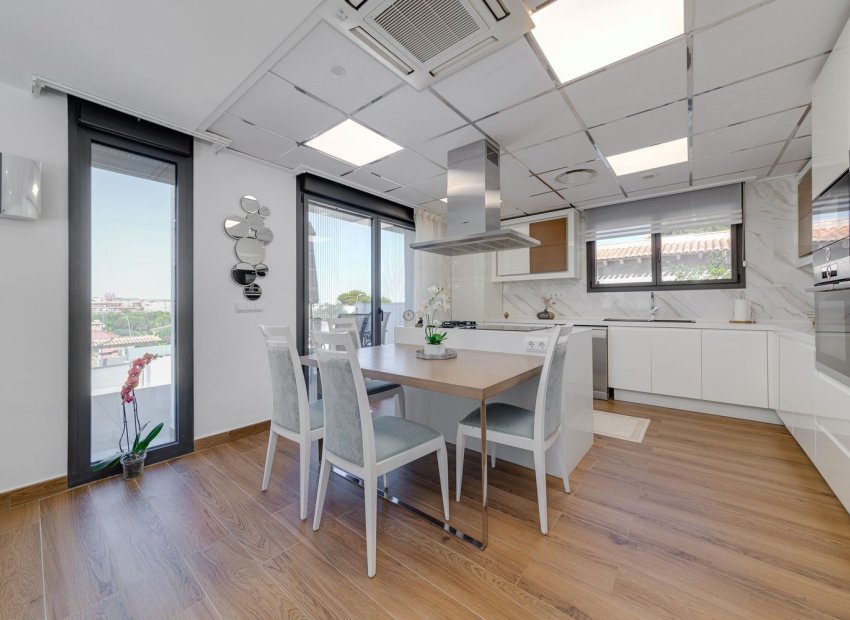 Resale - Villa - Torrevieia - Torrevieja