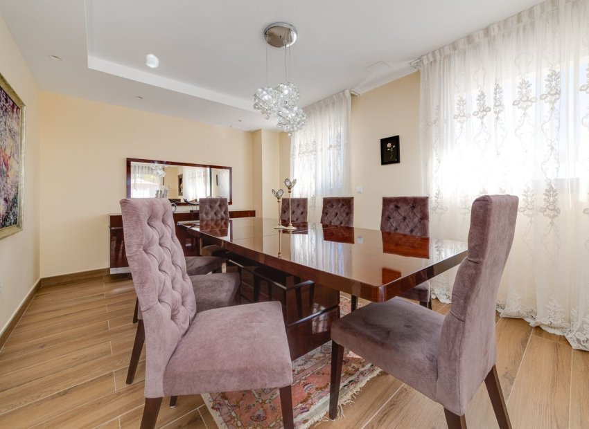 Resale - Villa - Torrevieia - Torrevieja