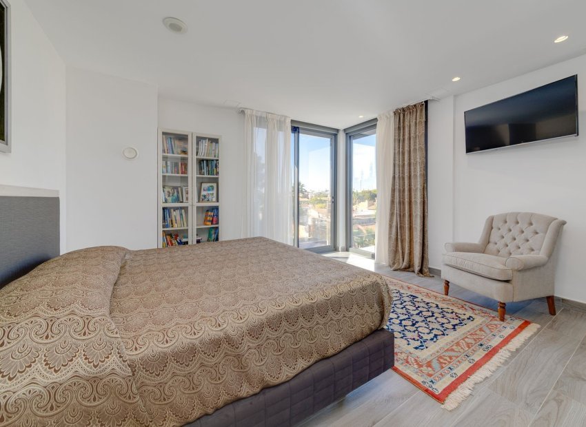 Resale - Villa - Torrevieia - Torrevieja