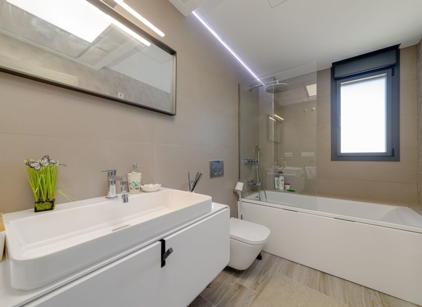 Resale - Villa - Torrevieia - Torrevieja