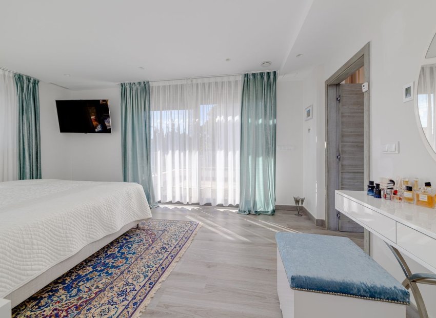 Resale - Villa - Torrevieia - Torrevieja