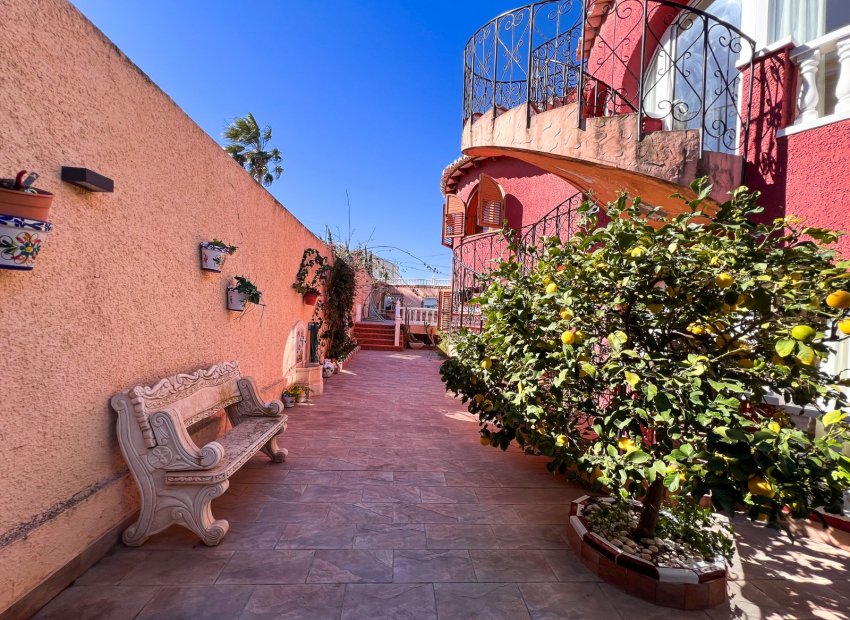 Resale - Villa - Torrevieia - Torrevieja