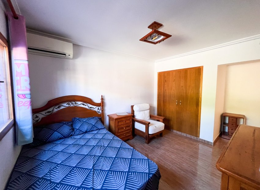 Resale - Villa - Torrevieia - Torrevieja