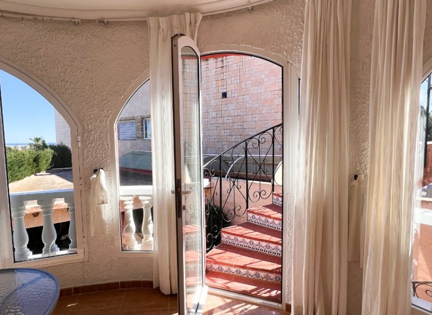 Resale - Villa - Torrevieia - Torrevieja