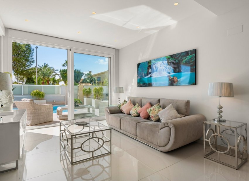 Resale - Villa - Torrevieia - Torrevieja