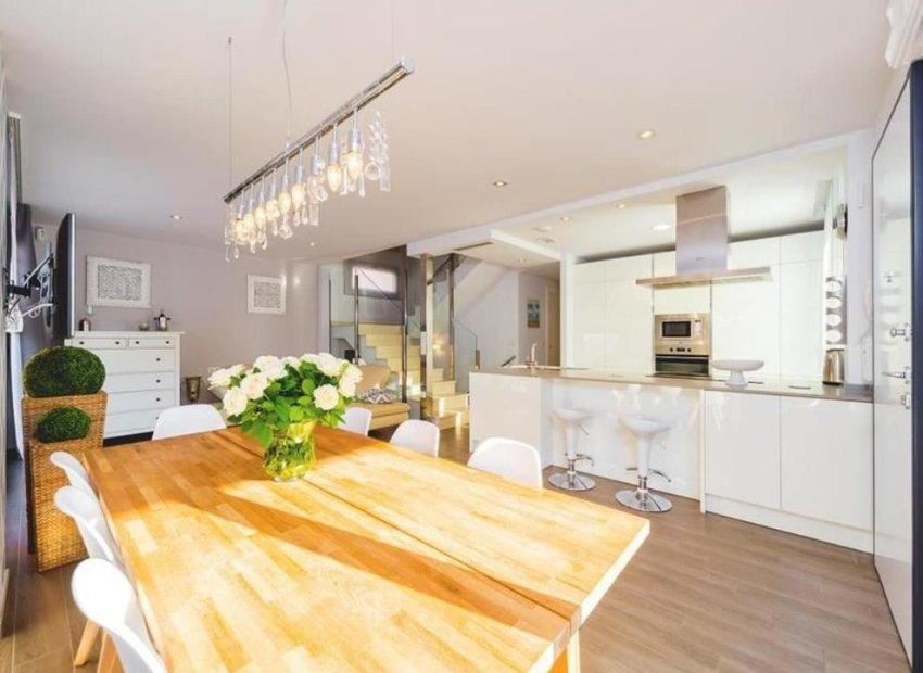 Resale - Villa - Torrevieia - Torrevieja