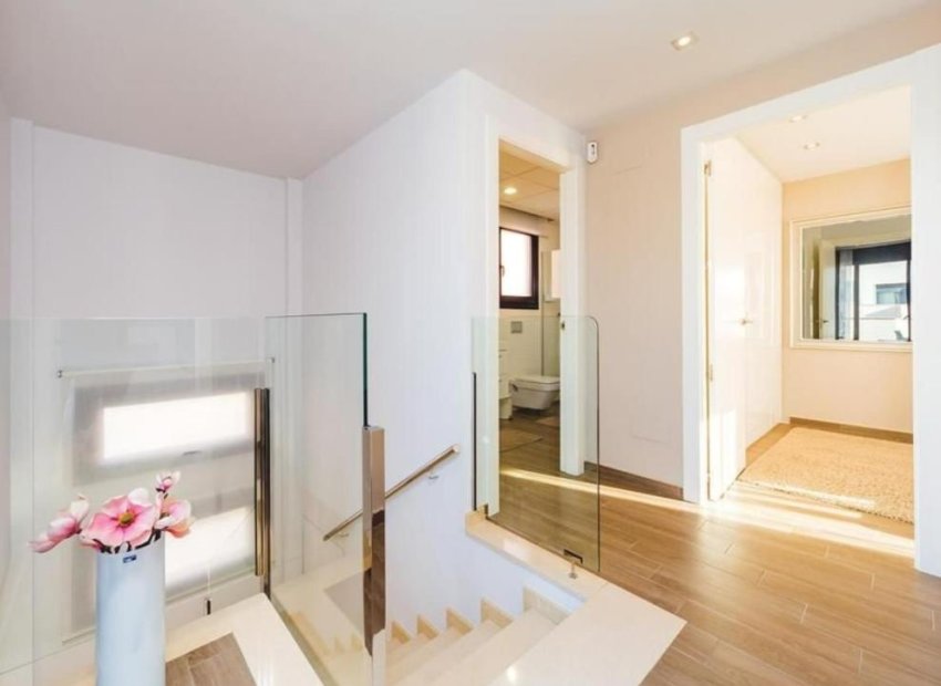 Resale - Villa - Torrevieia - Torrevieja