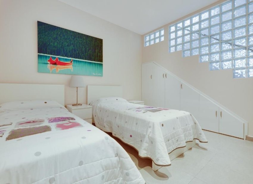 Resale - Villa - Torrevieia - Torrevieja