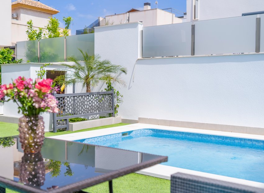 Resale - Villa - Torrevieia - Torrevieja