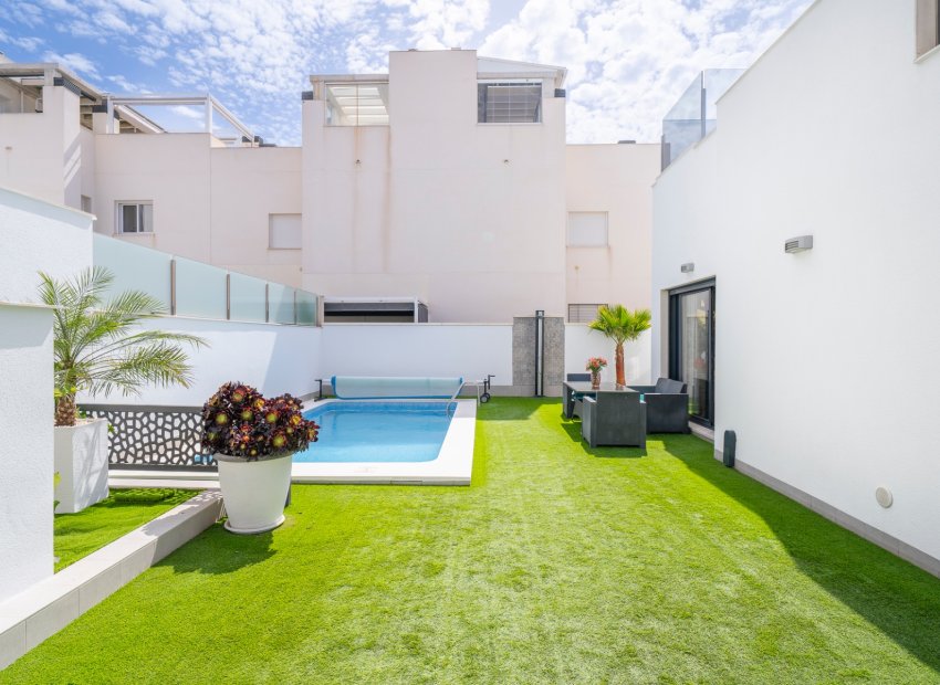 Resale - Villa - Torrevieia - Torrevieja