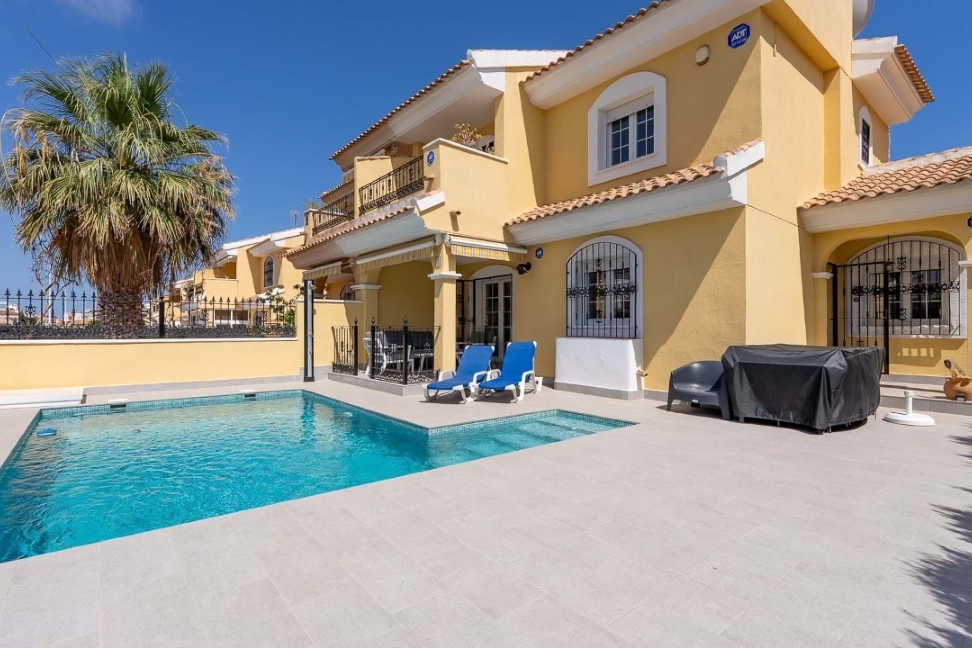 Resale - Villa - Villamartín - Los Dolses