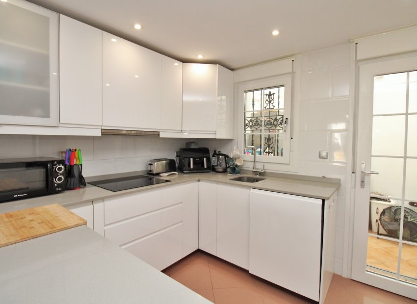 Resale - Villa - Villamartín - Los Dolses