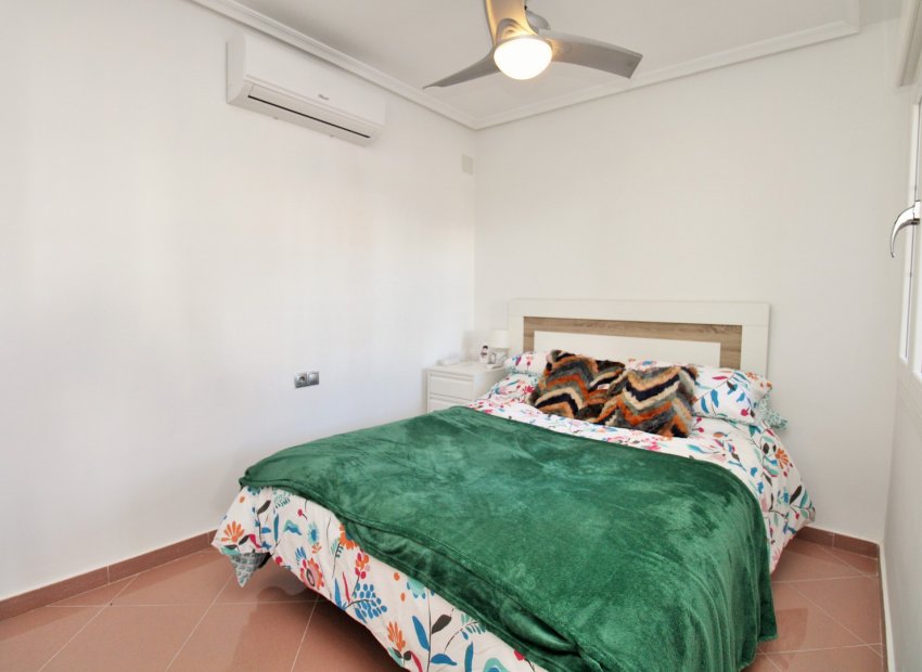 Resale - Villa - Villamartín - Los Dolses