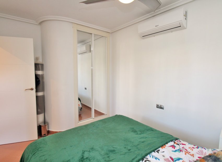 Resale - Villa - Villamartín - Los Dolses