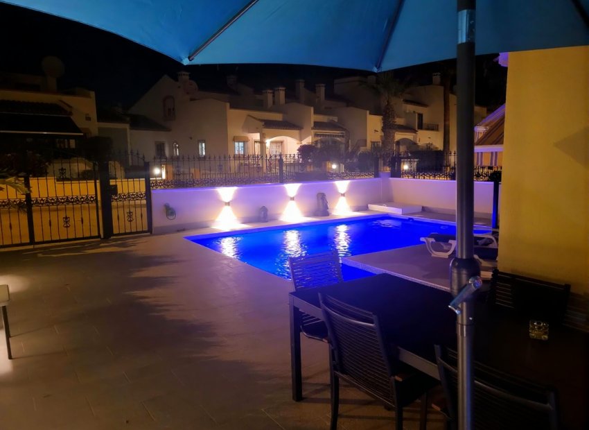 Resale - Villa - Villamartín - Los Dolses