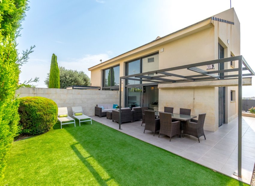 Resale - Villa - Villamartín - Los Dolses
