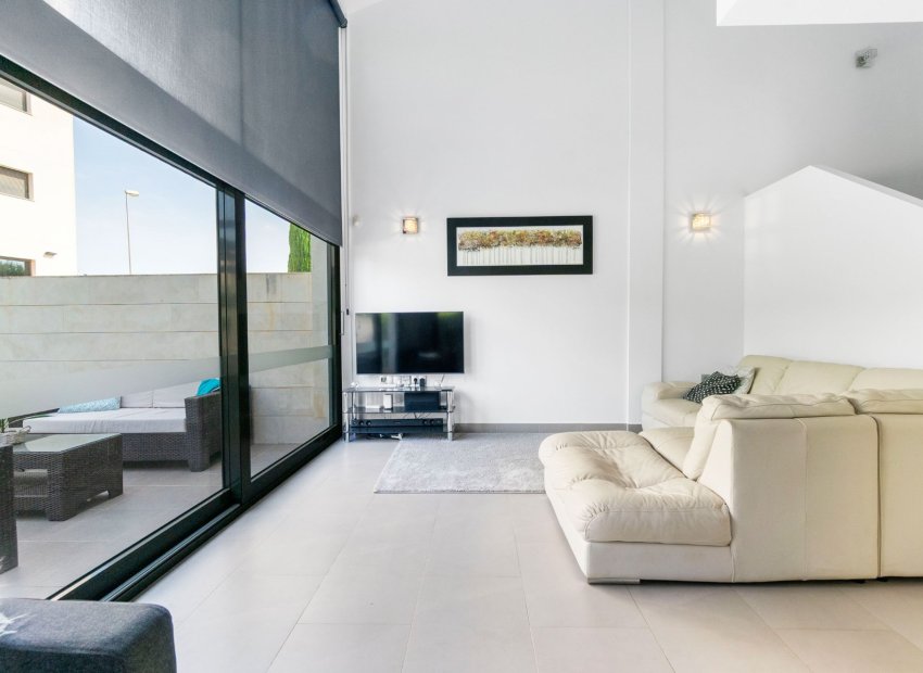 Resale - Villa - Villamartín - Los Dolses