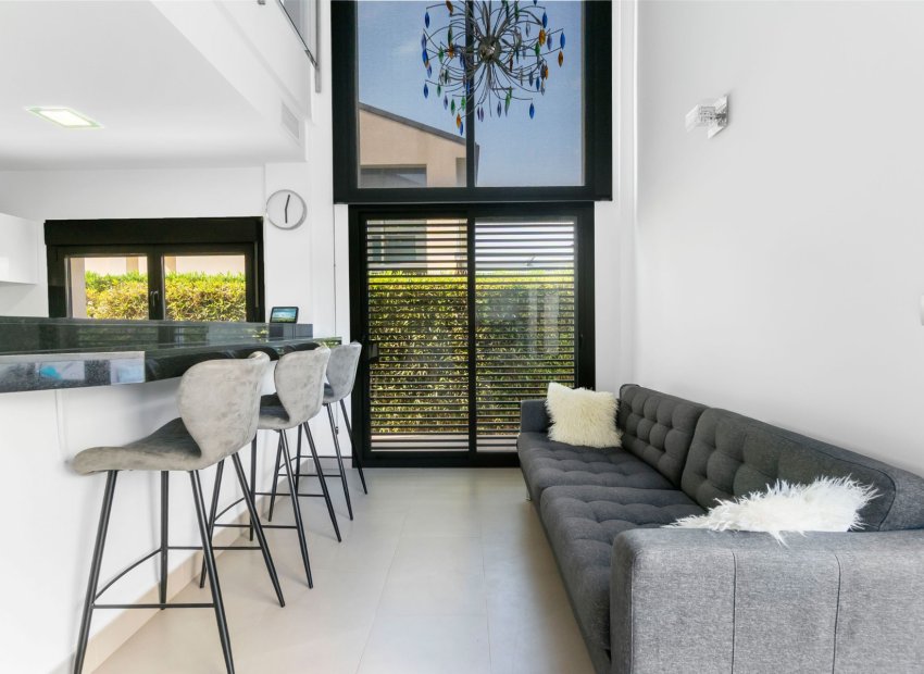 Resale - Villa - Villamartín - Los Dolses