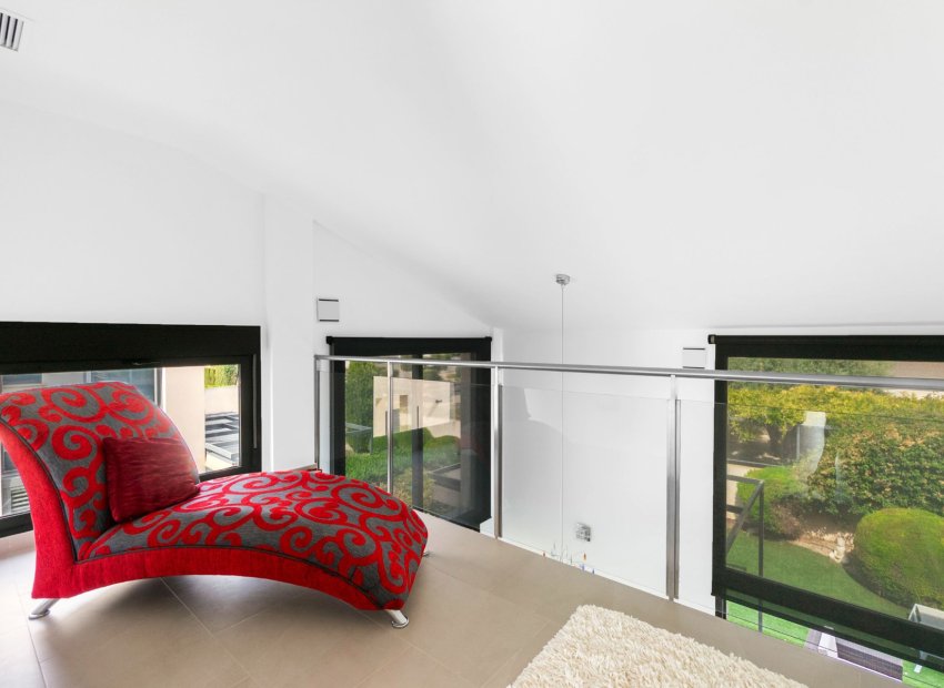 Resale - Villa - Villamartín - Los Dolses