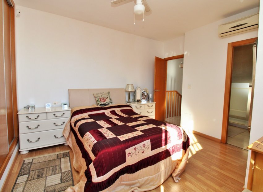 Resale - Villa - Villamartín - PAU 8