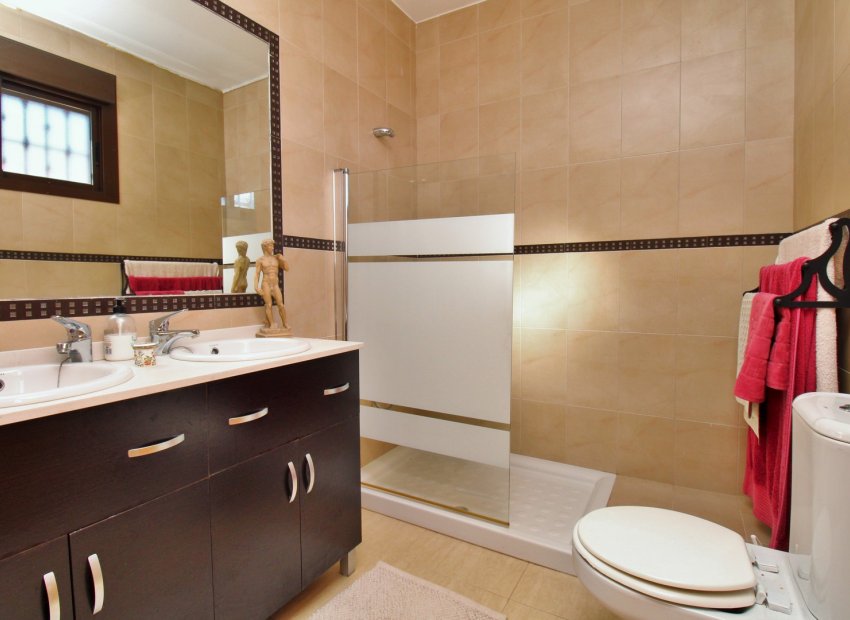 Resale - Villa - Villamartín - PAU 8