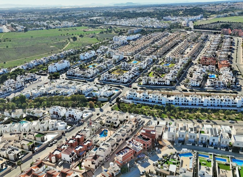 Resale - Villa - Villamartín - PAU 8