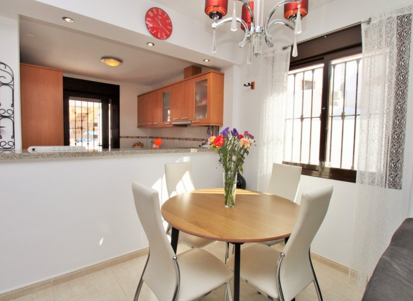 Resale - Villa - Villamartín - PAU 8