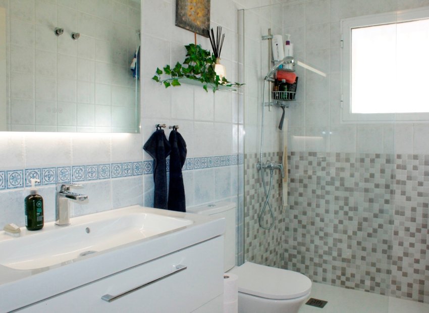 Resale - Villa - Villamartín - PAU 8