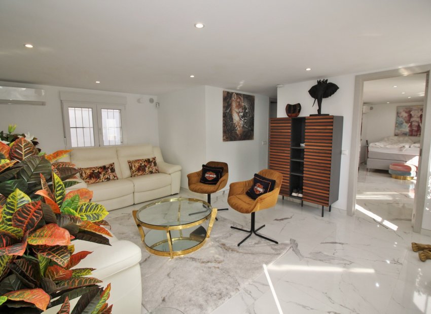 Resale - Villa - Villamartín