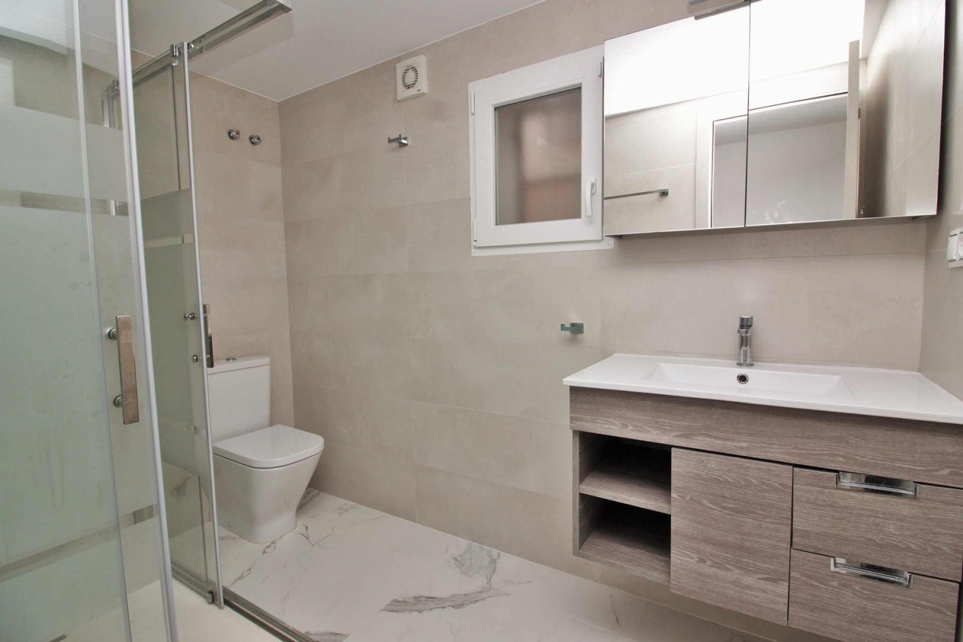 Resale - Villa - Villamartín