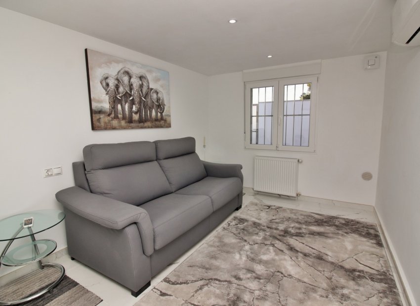 Resale - Villa - Villamartín