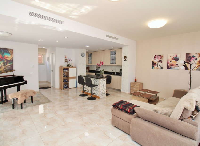 Resale - Villa - Villamartín