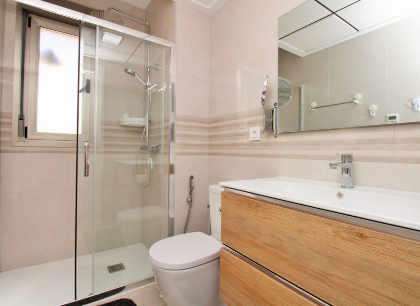 Resale - Villa - Villamartín