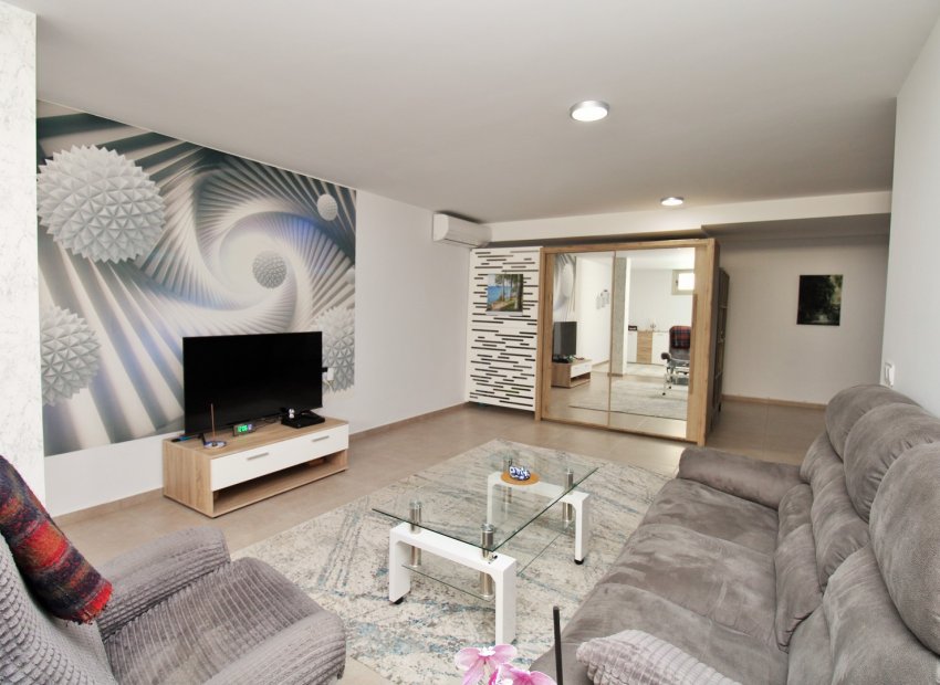 Resale - Villa - Villamartín