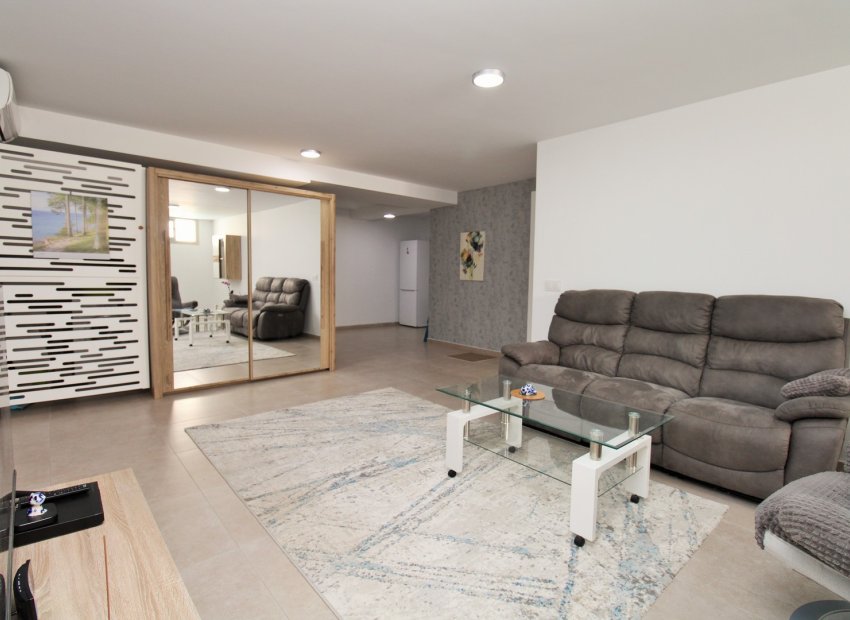Resale - Villa - Villamartín