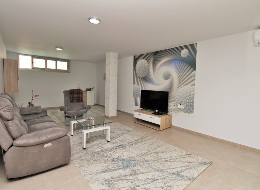 Resale - Villa - Villamartín