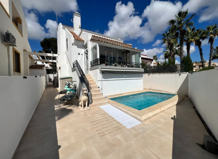 Resale - Villa - Villamartín
