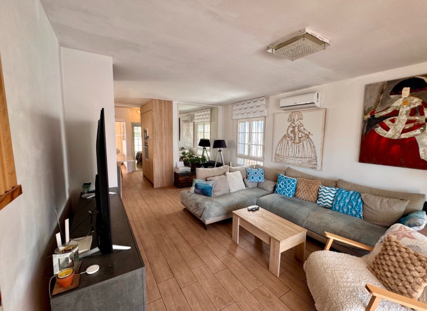 Resale - Villa - Villamartín