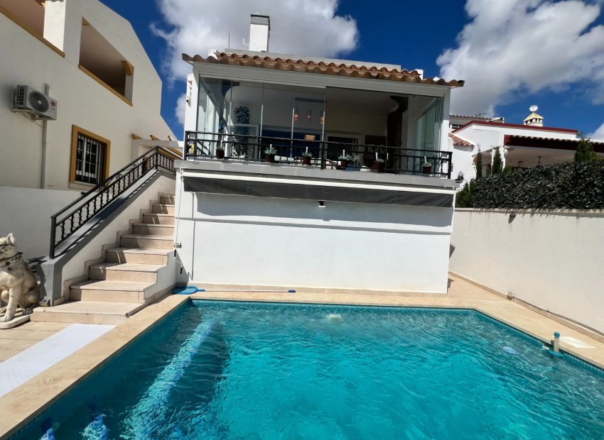 Resale - Villa - Villamartín