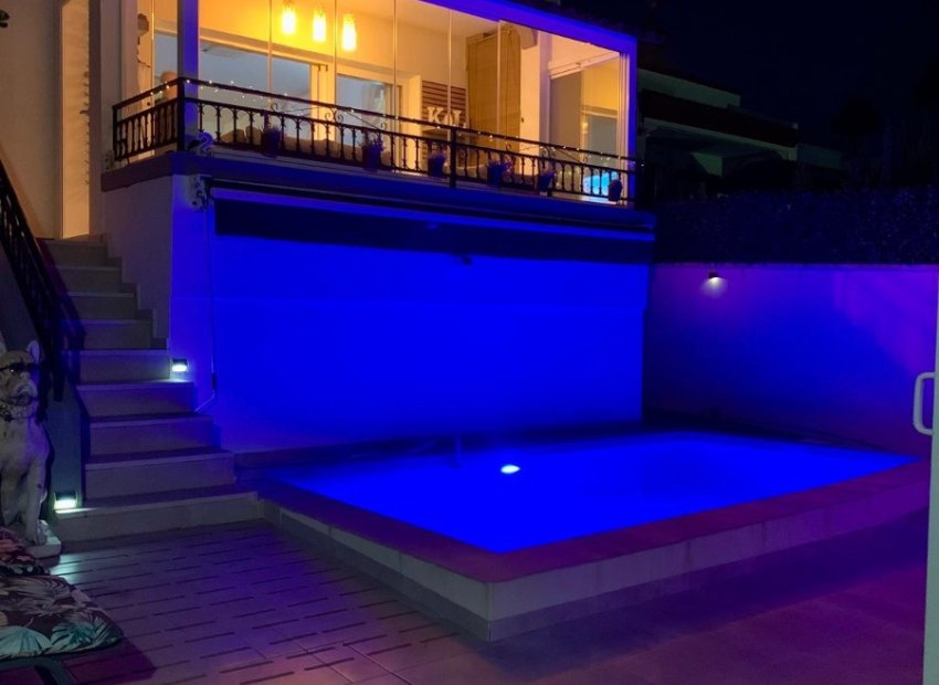 Resale - Villa - Villamartín