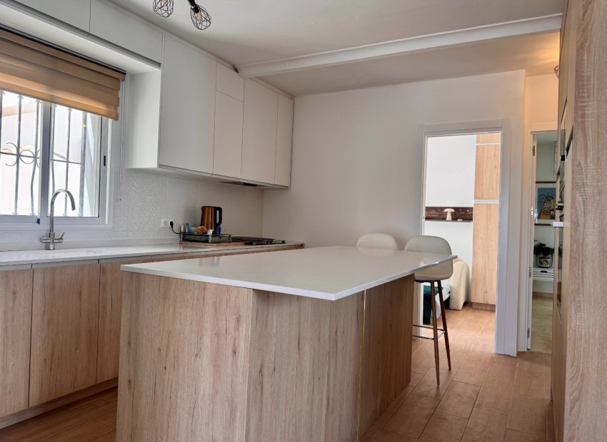 Resale - Villa - Villamartín
